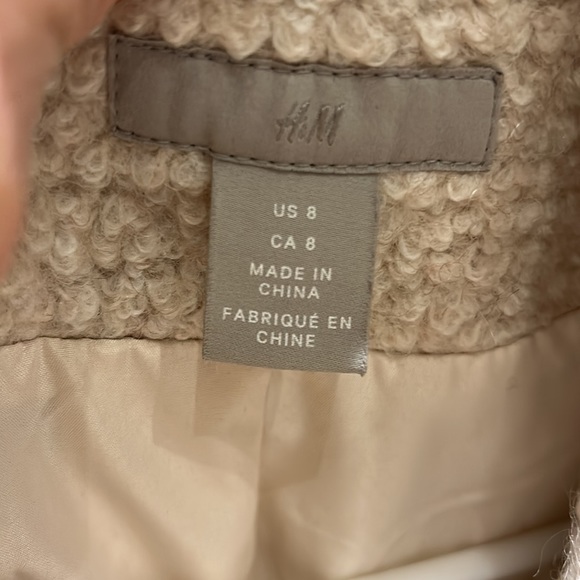 H&M knee length coat with silver zippers. - Picture 2 of 6